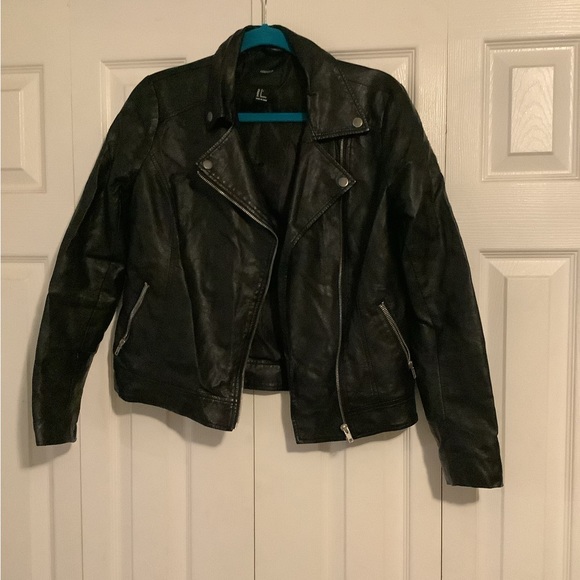 Forever 21 Jackets & Blazers - Forever 21 fake leather jacket SMALL